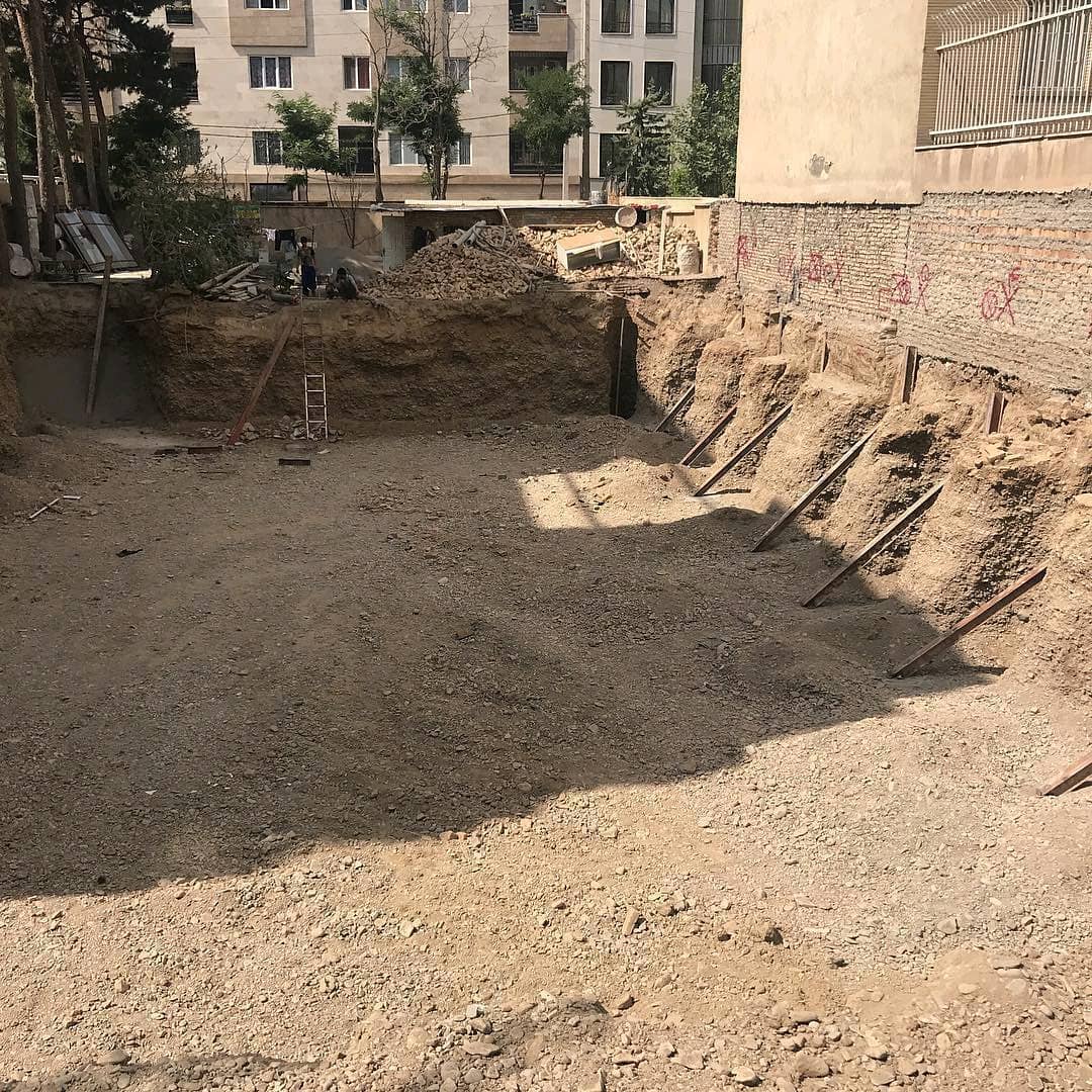 اجرای سازه نگهبان خرپایی برای گودبرداری سه متری